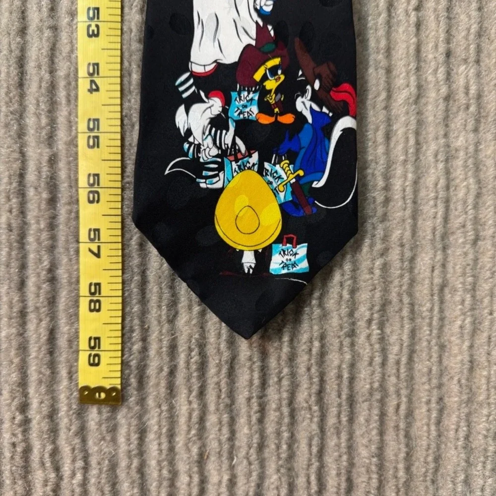 Vintage 1995 Looney Tunes Mania Halloween Silk Tie Bugs Bunny Tweety Taz Black